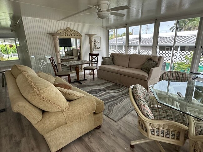 Building Photo - Spacious 3BR Single-Family Home Near Downt...