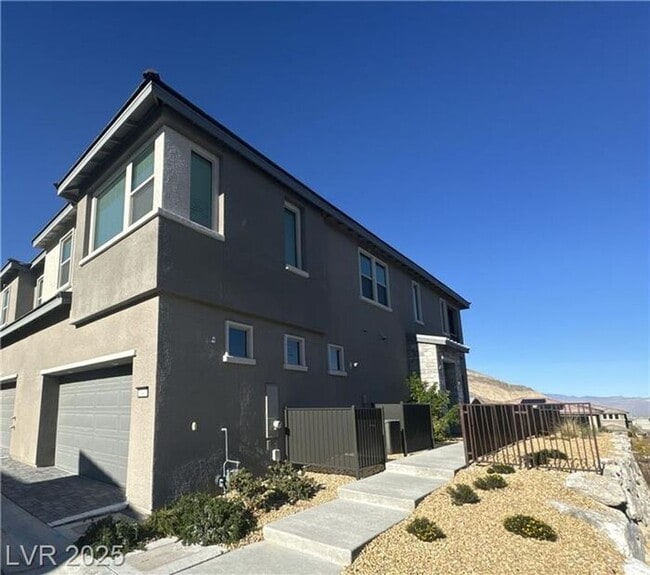 BRAND-NEW TOWNHOME IN THE NW! - BRAND-NEW TOWNHOME IN THE NW!