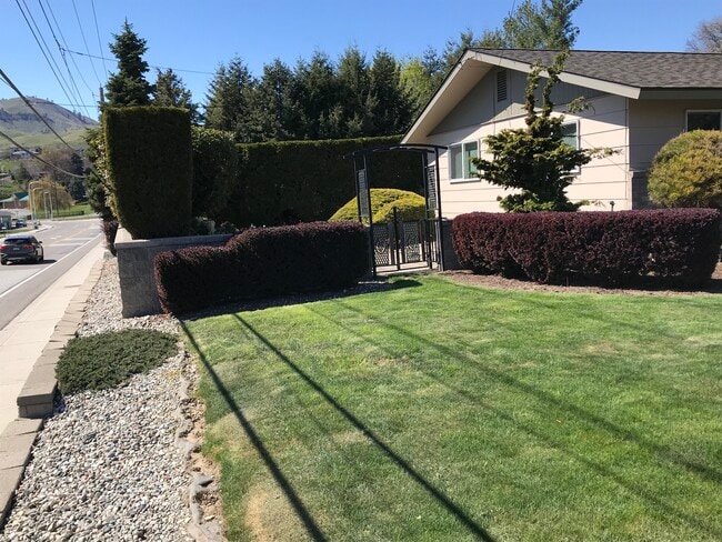 Photo - 2004 Kelso Ave