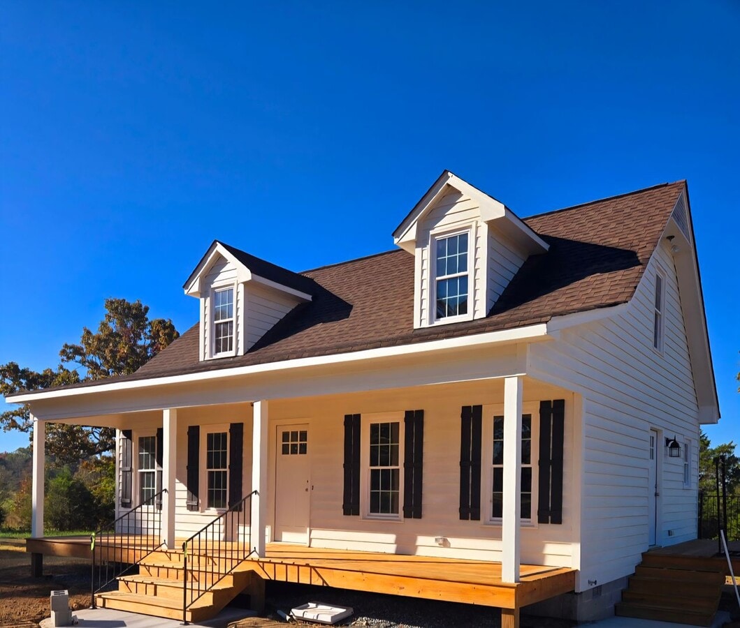Renovated Farmhouse on Large Lot! - Renovated Farmhouse on Large Lot!