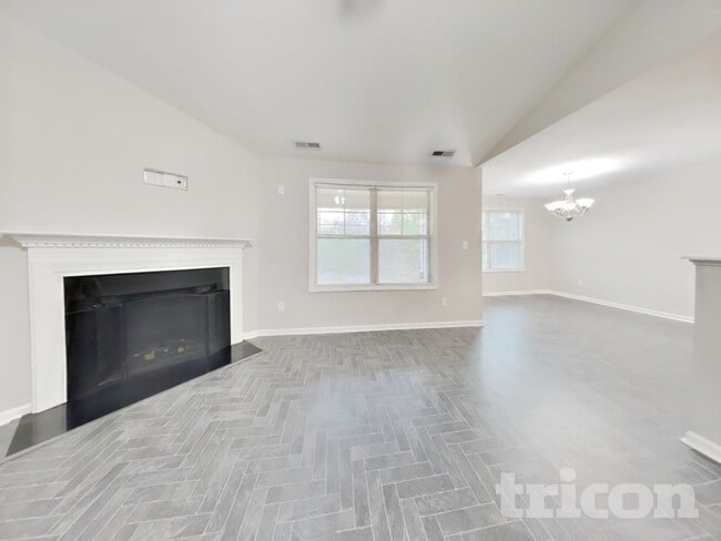 Photo - 295 New Castle Ln