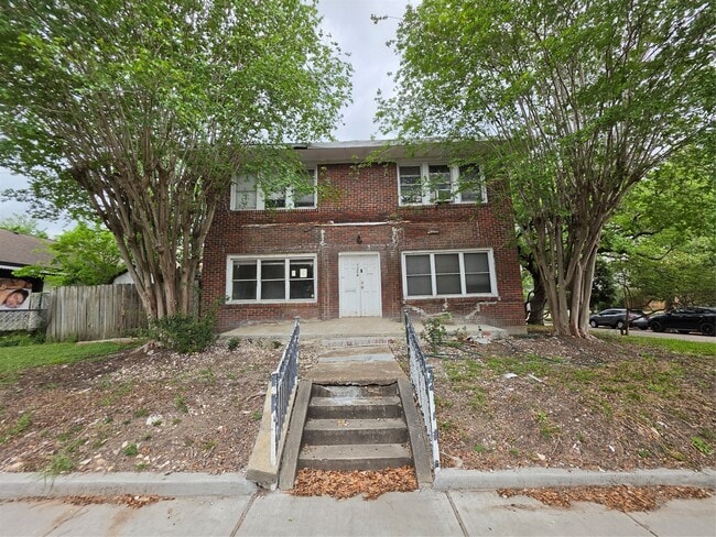 Building Photo - 1226 W Gray St Unit 2