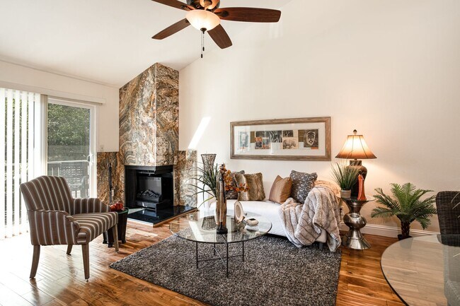 Photo - A Spacious 2 bedroom, 2 bathroom Townhouse - Upscale That’s Right On Trend