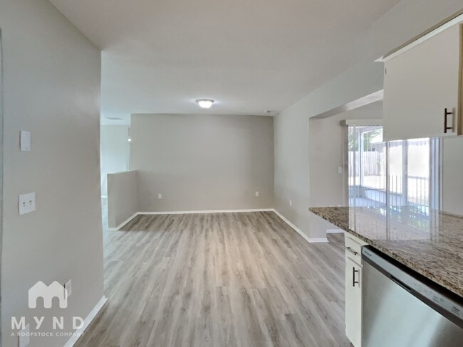 Photo - 7511 Hawthorn Dr