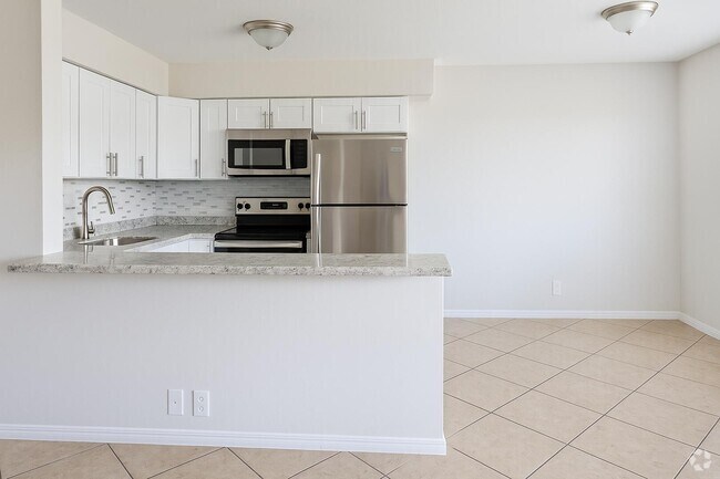 Building Photo - 4670 NE 5th Ave Unit 7 Rental
