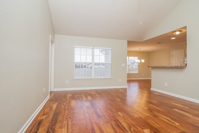 Photo - 406 Birdstone Dr