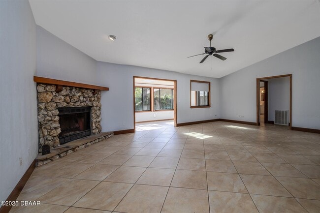 Photo - 909 Brookside Dr