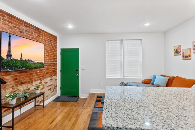 Photo - 3025 Baltz St