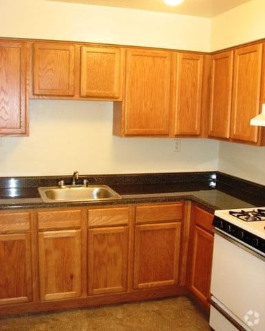 Kitchen - Paradise Club Apartments