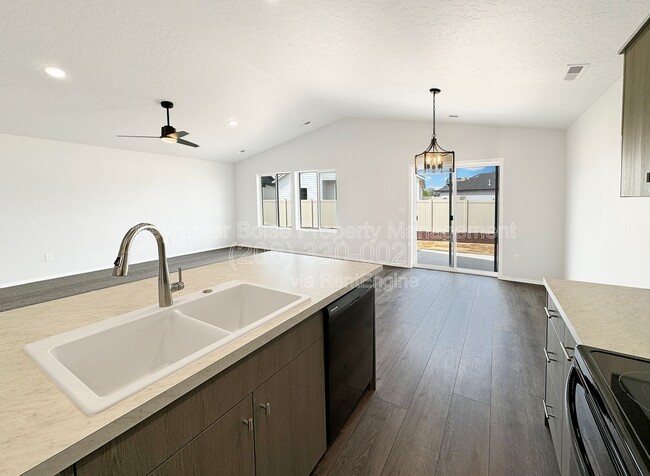 Photo - 411 Gold Nugget Ave