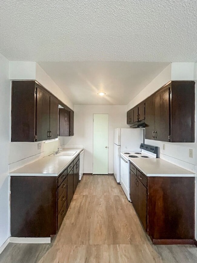 Building Photo - Charming 2 Bed, 1 Bath Duplex in the Heart of Cheney Unit 1514