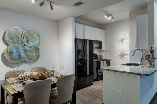 The Flats at Westover Hills by Cortland - The Flats at Westover Hills by Cortland Apartamentos