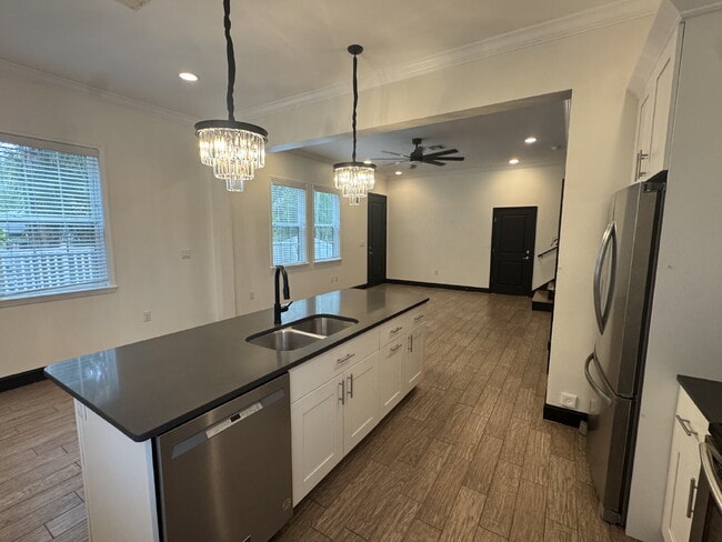 Photo - 331 N Trask St