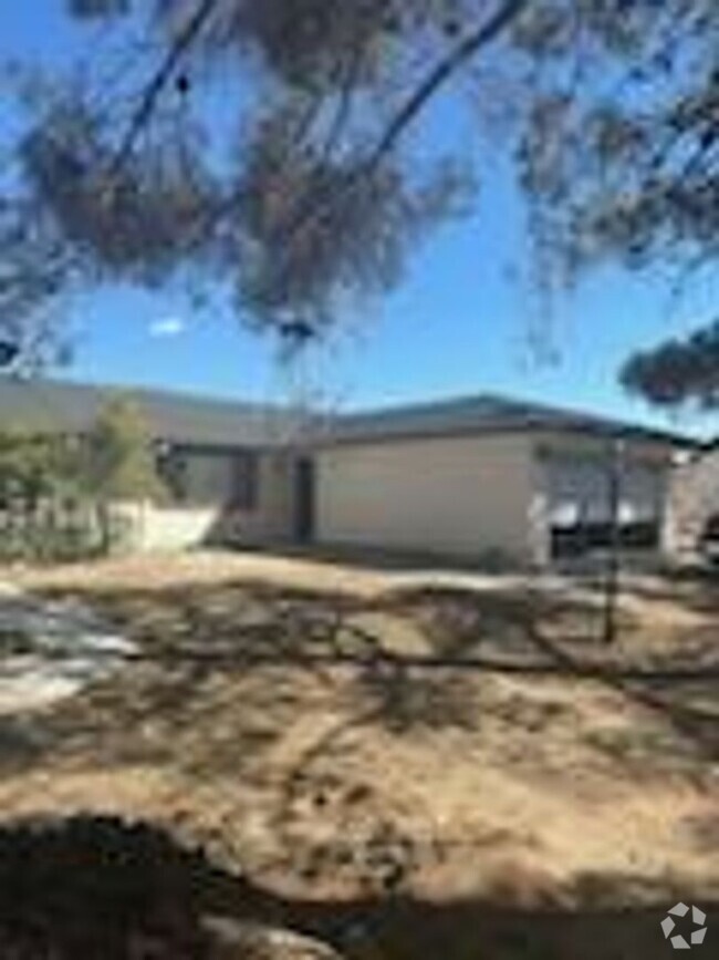 Building Photo - **751 Higgins Rd #28 Barstow** 3 bedroom 2... Rental