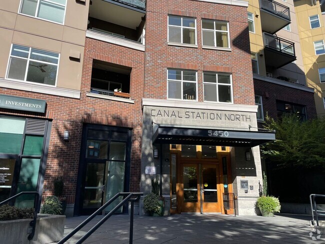 Building Photo - Beautiful  1-bed, 1-bath condo in Ballard ...