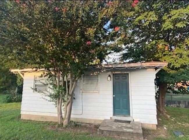 Building Photo - Charming 1 Bed, 1 Bath – Walk to JSU Campus! Rental