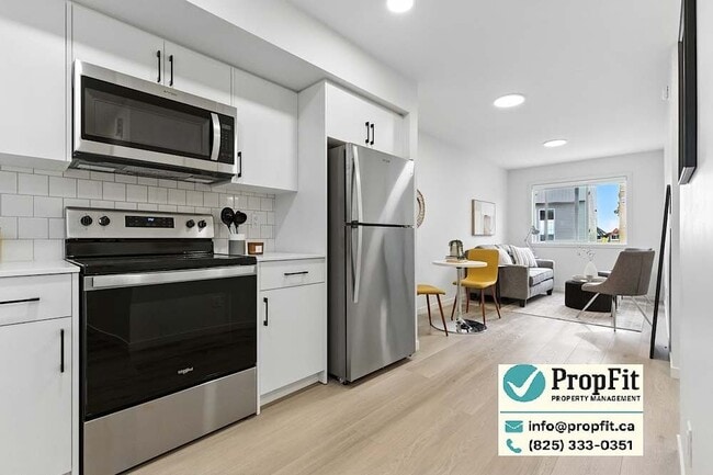 Photo - 7344 Klapstein Cres SW