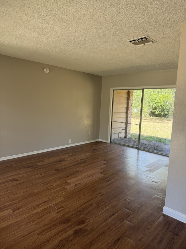 Photo - 4411 Jamestown Dr