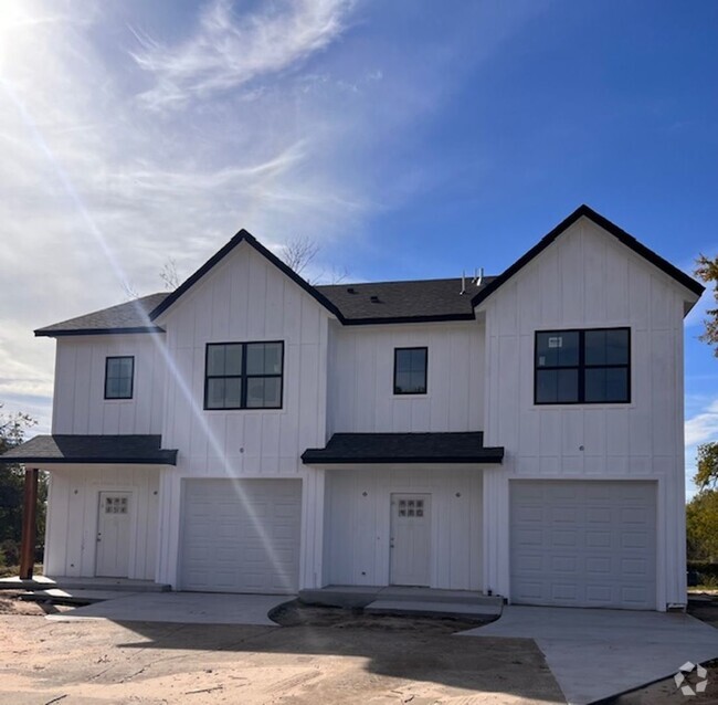 Building Photo - Beautiful New Construction Duplex Rental