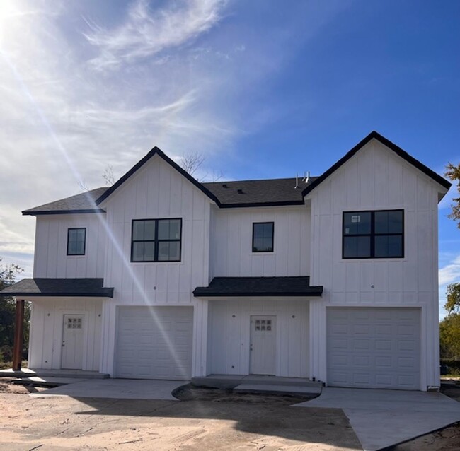 Beautiful New Construction Duplex - Beautiful New Construction Duplex Townhome