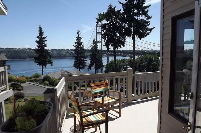 Building Photo - Stunning 2-Bedroom Condo with Panoramic Views in Gig Harbor