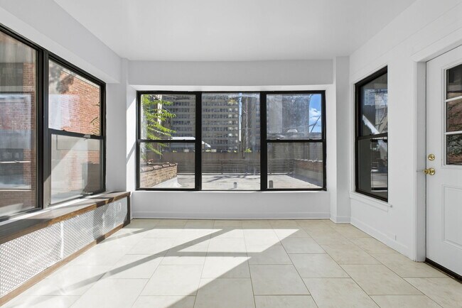 Photo - 3939 N Pine Grove Ave Unit 2