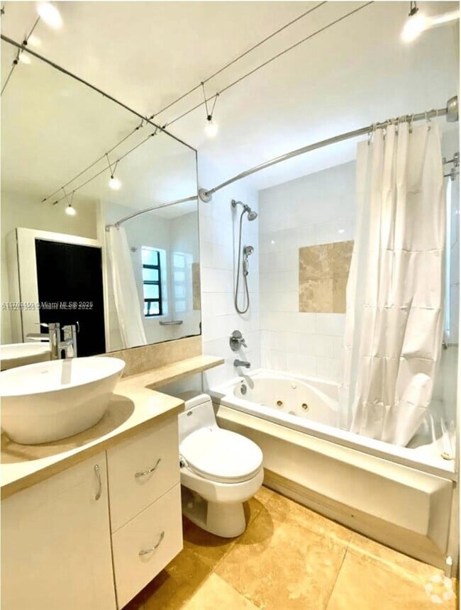 Building Photo - 1250 Lincoln Rd Unit 401 Rental