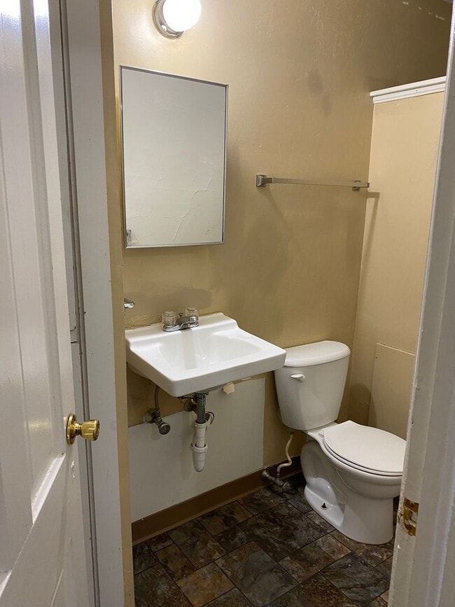 Photo - 319 N Park St Unit 2