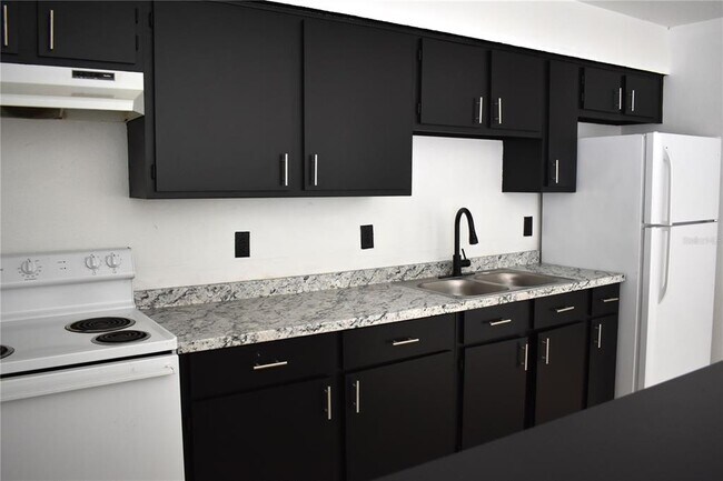 Photo - 912 Pine Ave