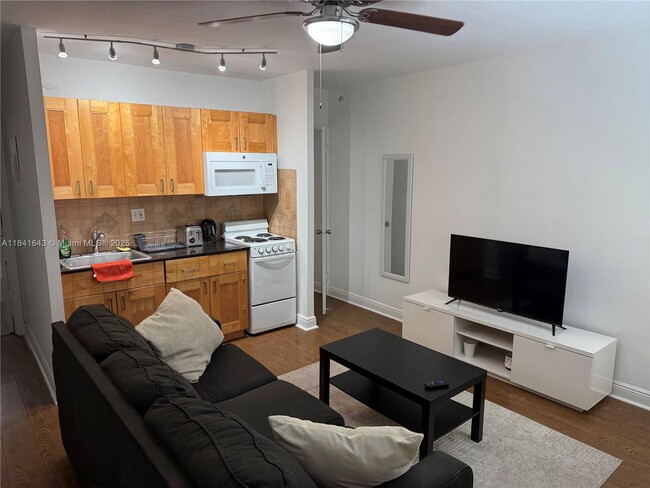Building Photo - 740 Michigan Ave Unit 6 Rental