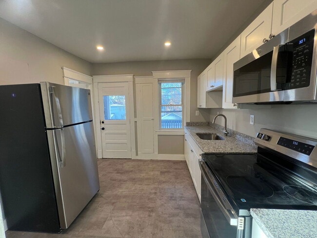 Building Photo - 54 Brook St Unit 1