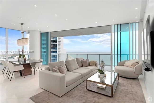 Building Photo - 100 South Pointe Dr Unit 100 S Pointe Dr 2508 Rental
