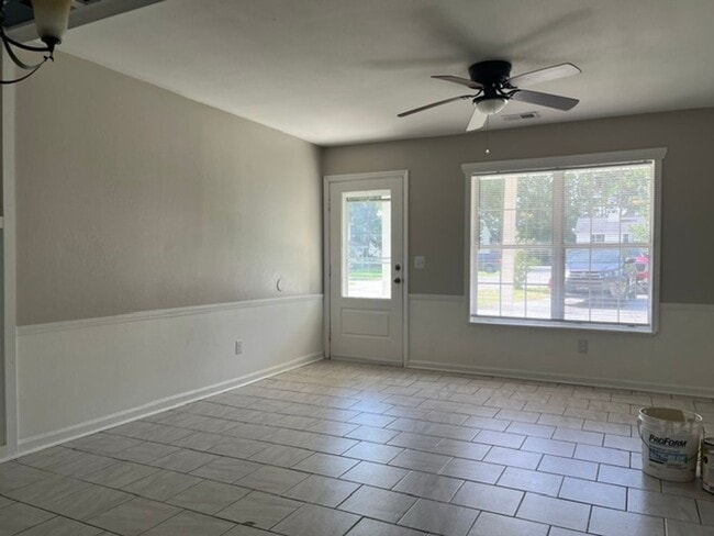 Building Photo - 205 Plantation Rd Unit 205 Plantation Rd. B