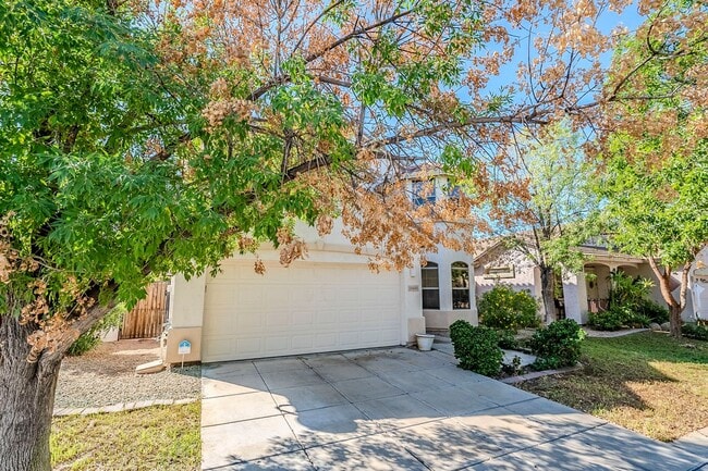 Building Photo - Gorgeous Home in a Beautiful Golf Course C...