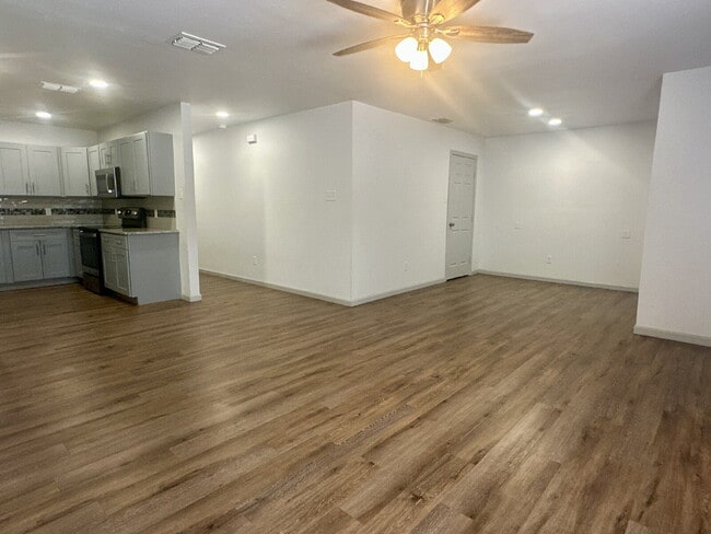 Photo - Like-New 3/2! Unit A