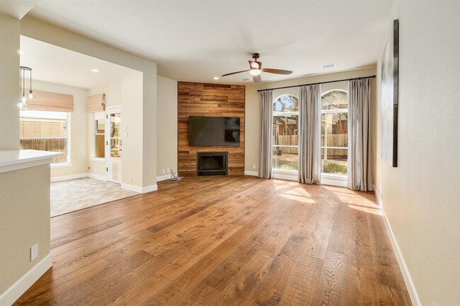 Photo - 8216 Fern Bluff Ave