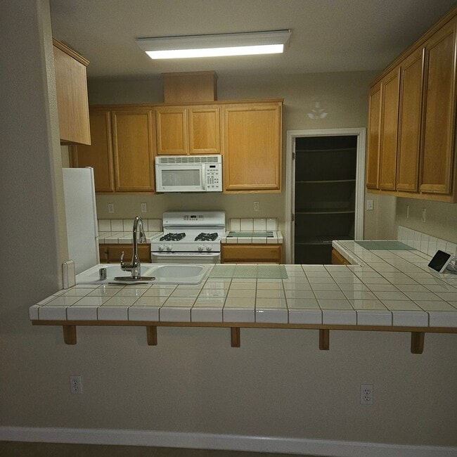 Photo - Charming 3 bedroom Duplex Close to Doctors Hospital