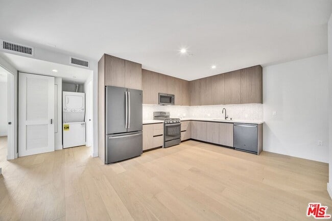 Photo - 4506 Dockweiler St Unit 202