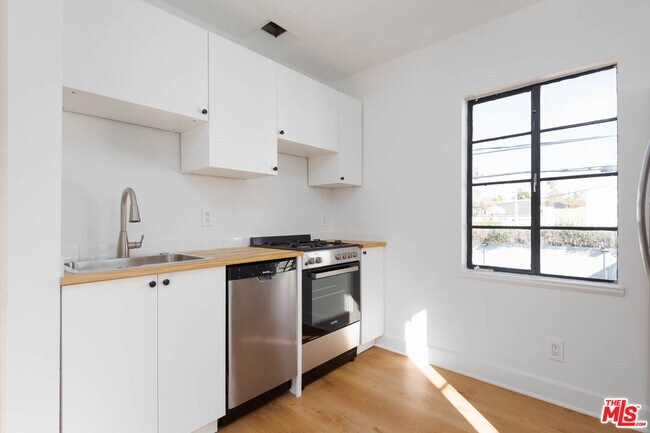 Photo - 822 N Detroit St Unit 826.5