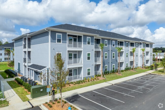Building Photo - Momentum Blanding