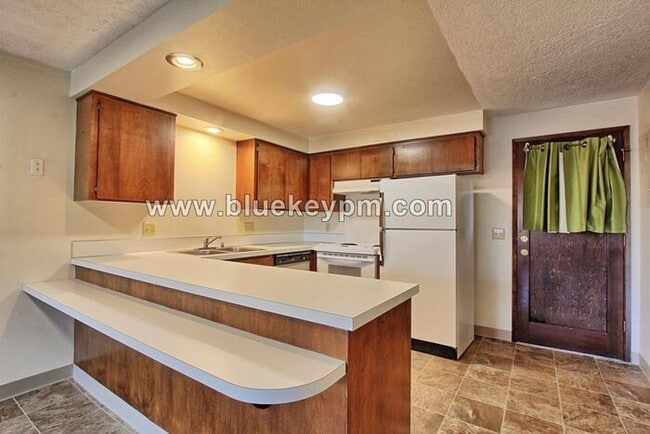 Building Photo - Unit #4- 2 Bed, 1 Bath Unit in Battle Grou... Rental