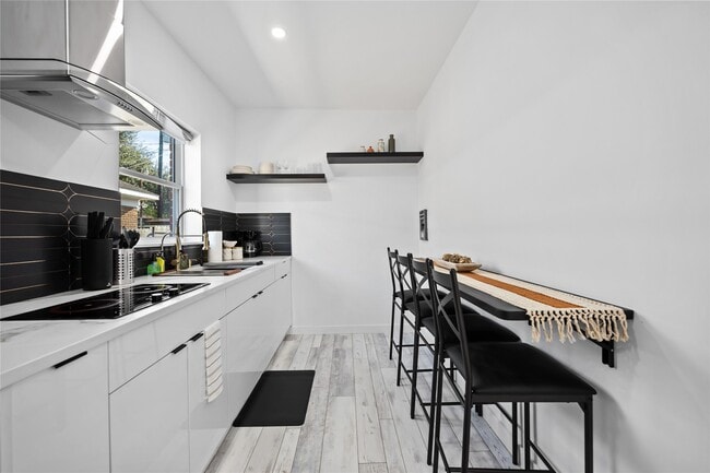 Photo - 4208 Clay St