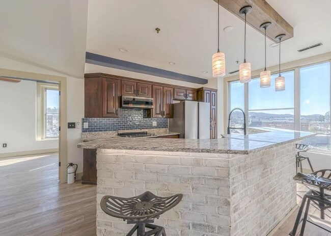 Photo - Fabulous ENTIRE 5th Floor DOWNTOWN 4/3.5 L... Unit 500