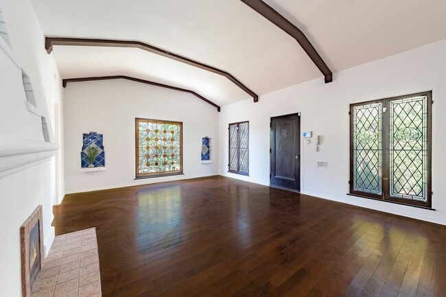 Photo - 1846 Holmby Ave