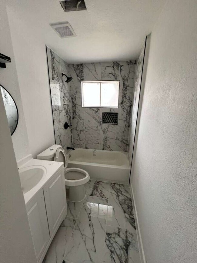 Photo - BEAUTIFUL HOME IN HOUSTON. MOVE IN READY!.