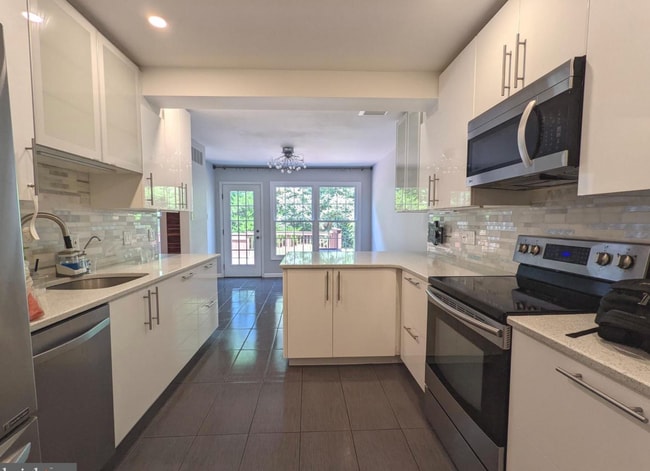 Building Photo - 3 Kaylin Cor