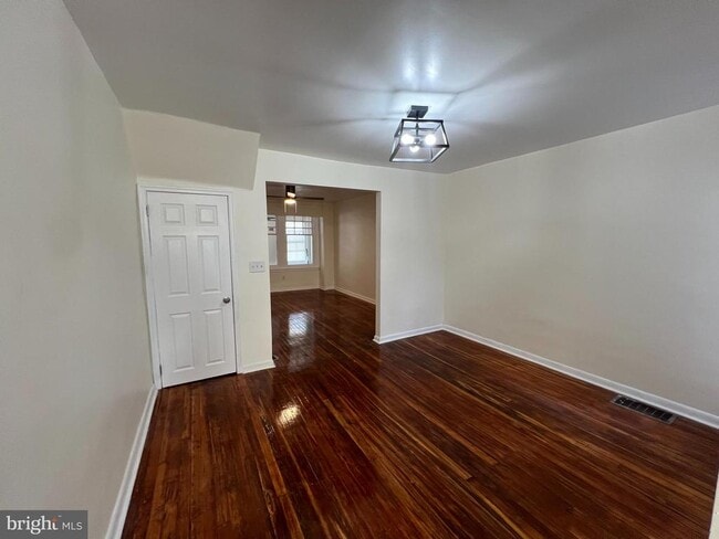 Photo - 254 W Sheldon St