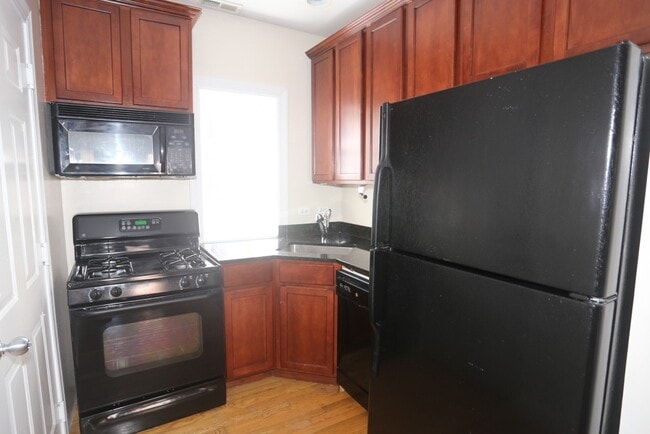 Building Photo - 3251 N Clifton Ave Unit A09W