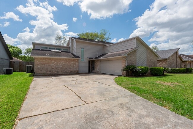 Photo - 1915 Mustang Springs Dr