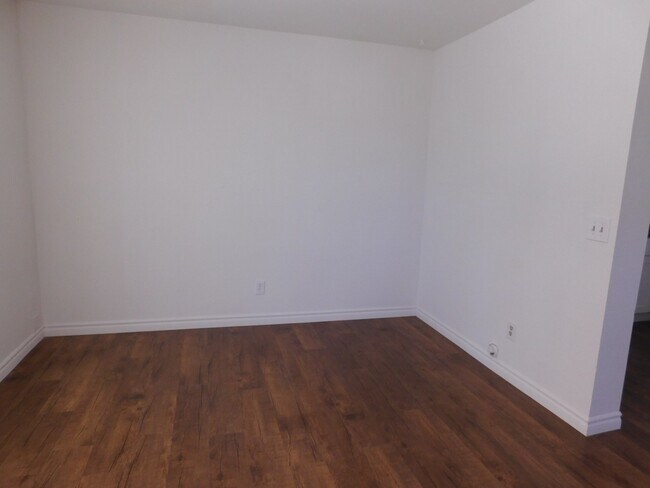 8051-8057 Roosevelt Ave
